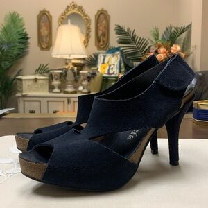 Pedro Garcia Luna Navy Suede Cut
Out Peep Toe Platform Heels Size 38